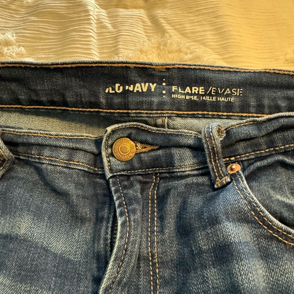 Old Navy High Rise Flare Jeans - Picture 4 of 8